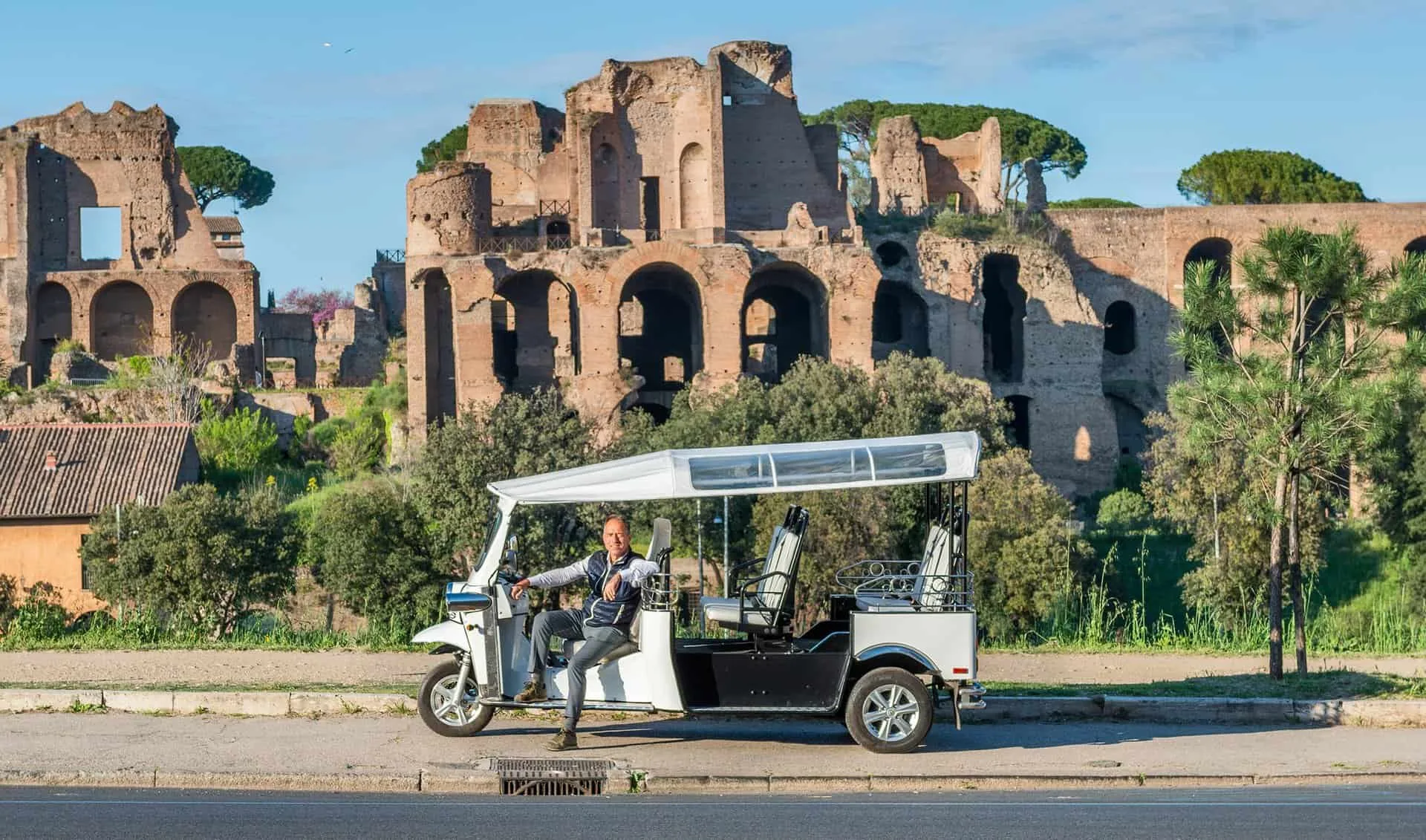 ETuk Tours at circus maximus