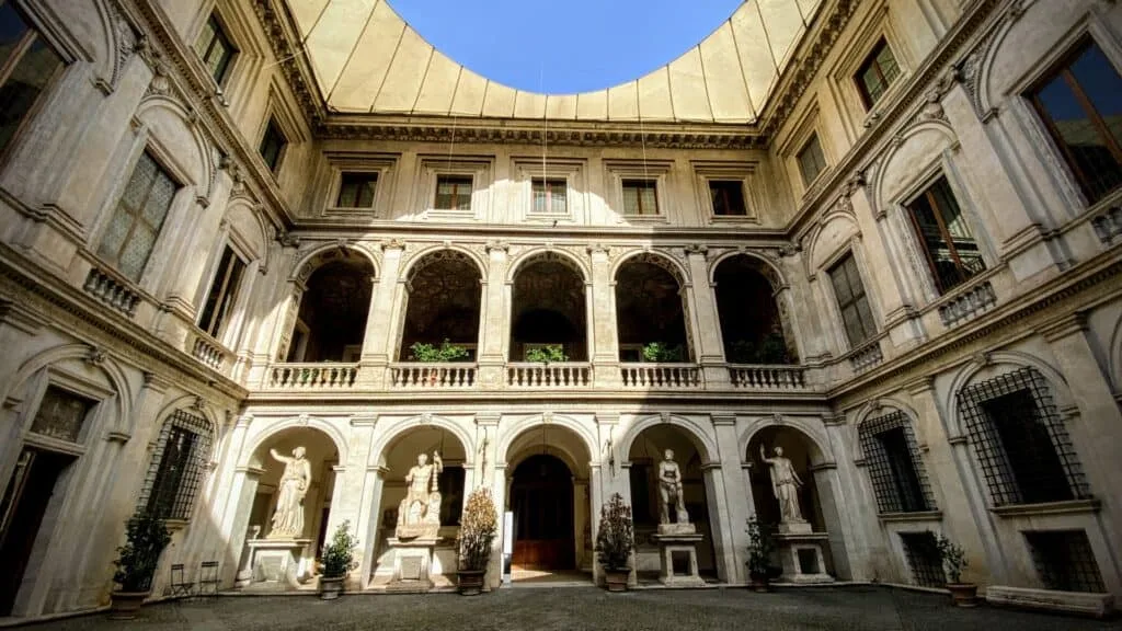 Cortile di palazzo altemps ph. mm turismo roma