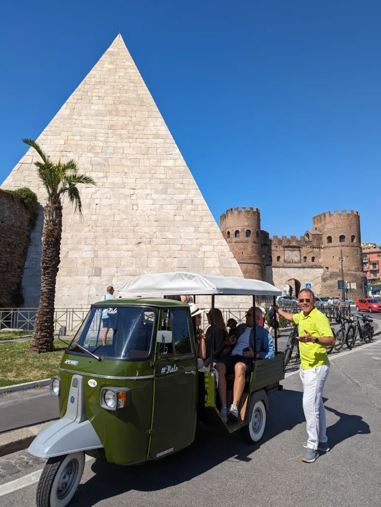 Private electric Ape Calessino tour of Rome Vintage Tuk Tuk Tour