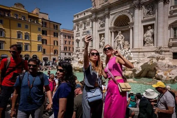 Trevi Fountain Tour 7